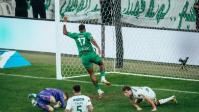 الأهلي يسحق الاتفاق برباعية ويواصل مطاردة الهلال